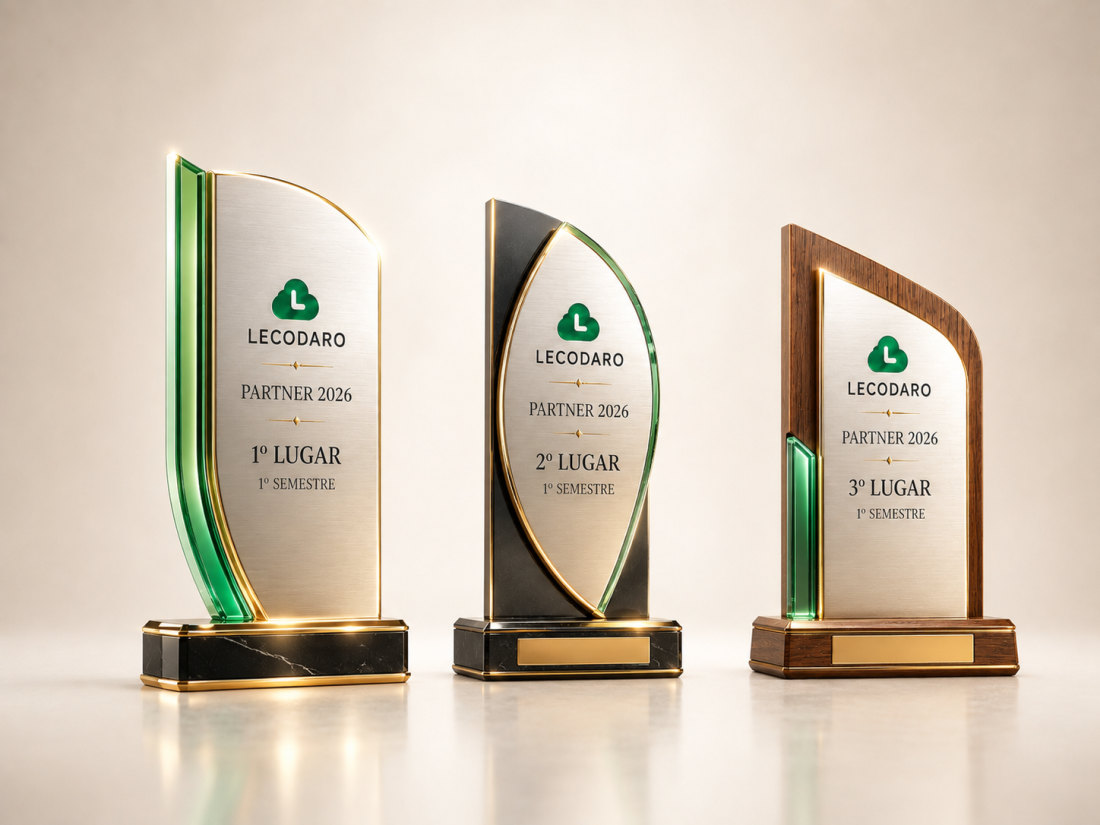 Troféus de 1º, 2º e 3º lugar de vendas do semestre